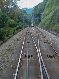 高尾山ケーブルカー離合風景