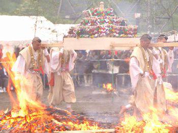 火渡り祭りの儀式