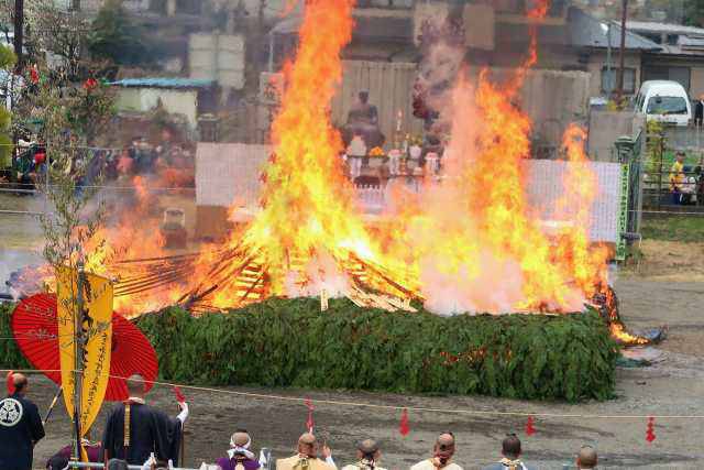 高尾山火渡り祭